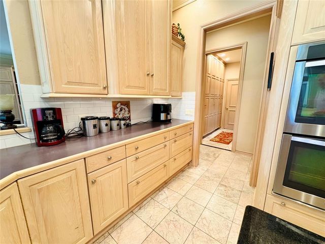 9125 Whispering Oaks Drive, Midwest City, OK 73130