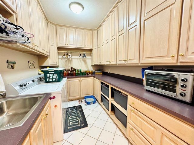 9125 Whispering Oaks Drive, Midwest City, OK 73130