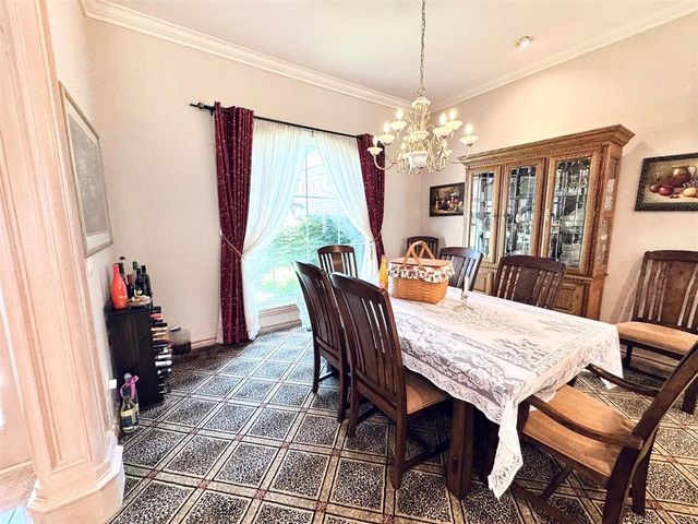 9125 Whispering Oaks Drive, Midwest City, OK 73130