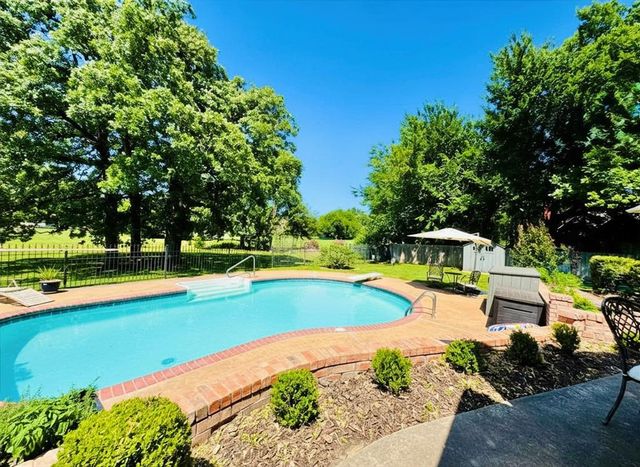 9125 Whispering Oaks Drive, Midwest City, OK 73130