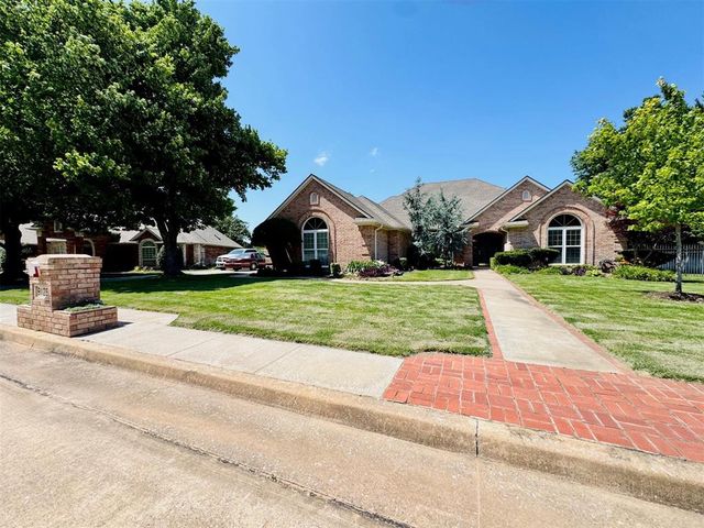 9125 Whispering Oaks Drive, Midwest City, OK 73130