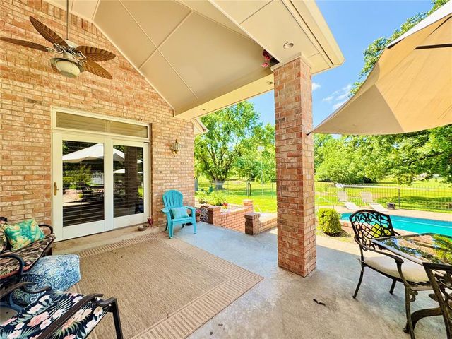 9125 Whispering Oaks Drive, Midwest City, OK 73130