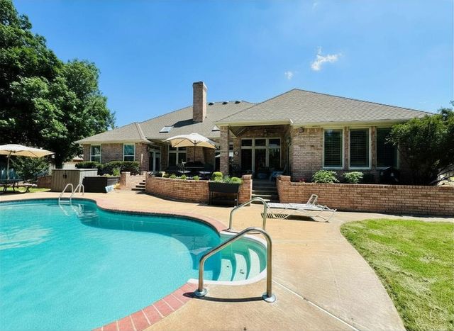 9125 Whispering Oaks Drive, Midwest City, OK 73130