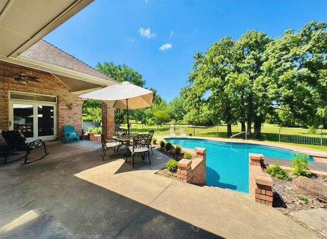 9125 Whispering Oaks Drive, Midwest City, OK 73130