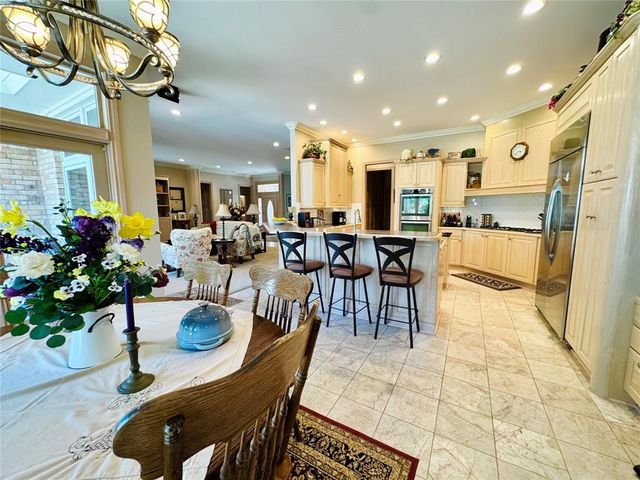 9125 Whispering Oaks Drive, Midwest City, OK 73130