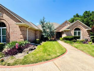 9125 Whispering Oaks Drive, Midwest City, OK 73130