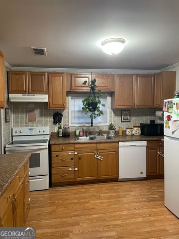 50 Cedar Street, Metter, GA 30439