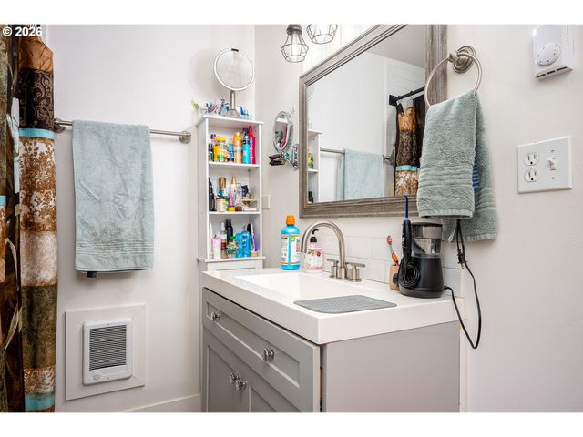 8300 Sw BLAKE St, Tualatin, OR 97062