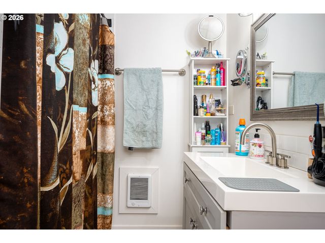 8300 Sw BLAKE St, Tualatin, OR 97062