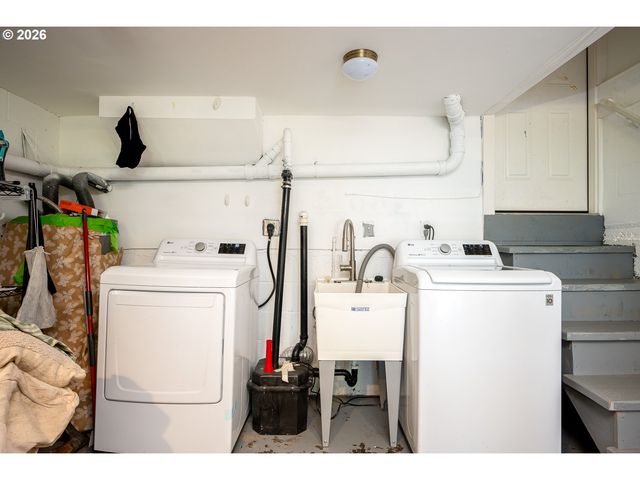 8300 Sw BLAKE St, Tualatin, OR 97062