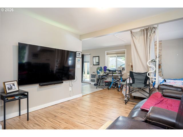 8300 Sw BLAKE St, Tualatin, OR 97062