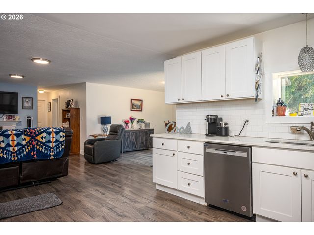 8300 Sw BLAKE St, Tualatin, OR 97062