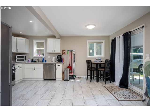 8300 Sw BLAKE St, Tualatin, OR 97062