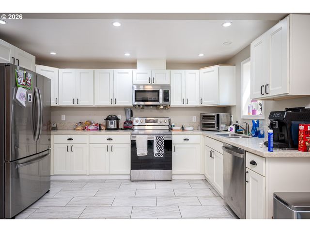 8300 Sw BLAKE St, Tualatin, OR 97062