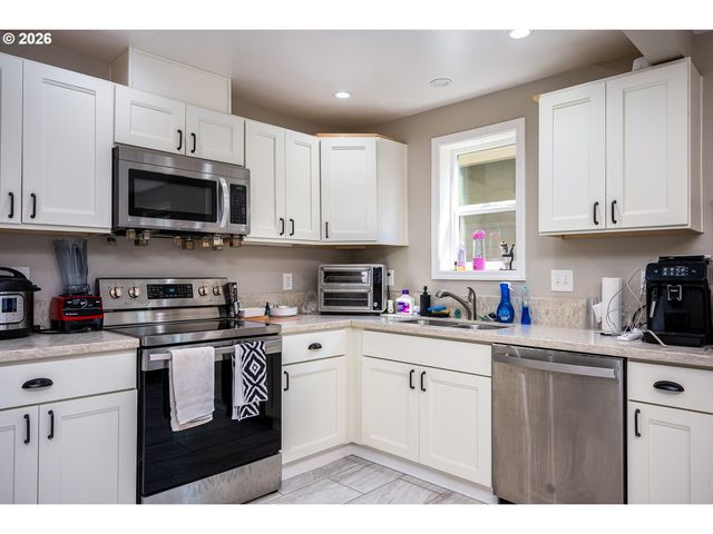 8300 Sw BLAKE St, Tualatin, OR 97062