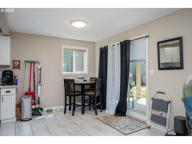8300 Sw BLAKE St, Tualatin, OR 97062