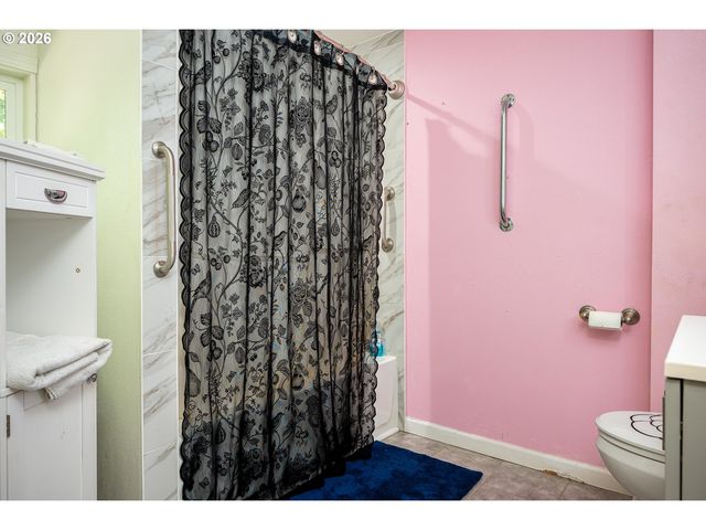 8300 Sw BLAKE St, Tualatin, OR 97062