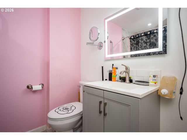 8300 Sw BLAKE St, Tualatin, OR 97062