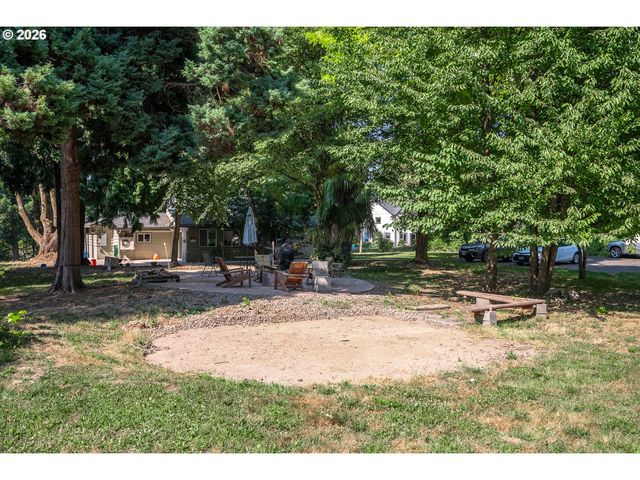 8300 Sw BLAKE St, Tualatin, OR 97062