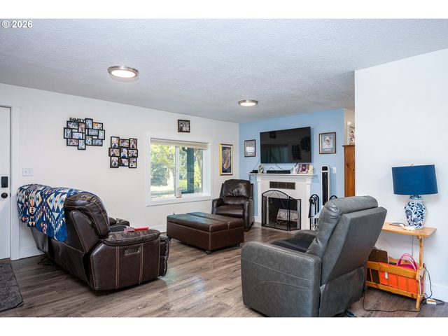 8300 Sw BLAKE St, Tualatin, OR 97062