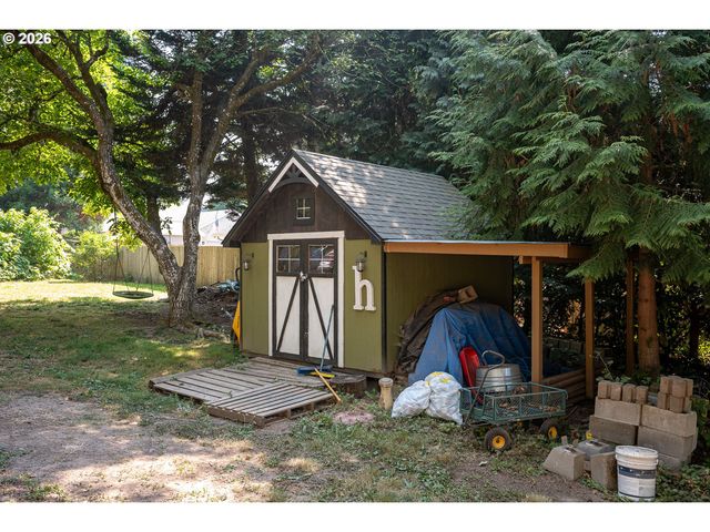8300 Sw BLAKE St, Tualatin, OR 97062