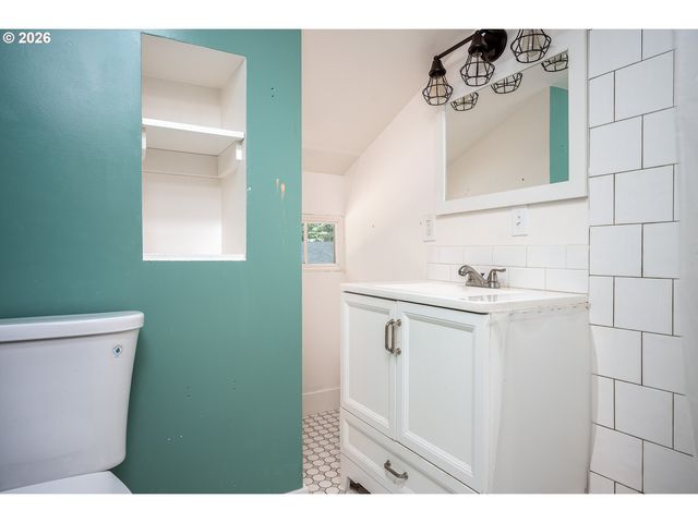 8300 Sw BLAKE St, Tualatin, OR 97062