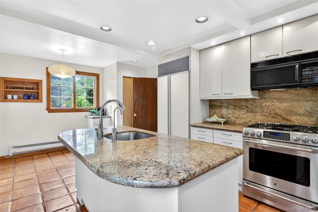 10 Crescent Road, Port Washington, NY 11050