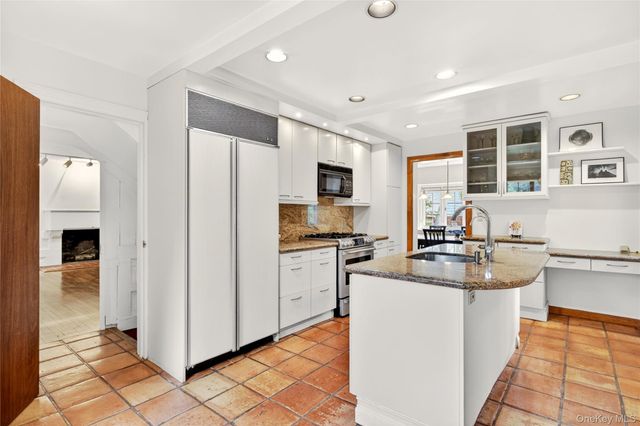 10 Crescent Road, Port Washington, NY 11050