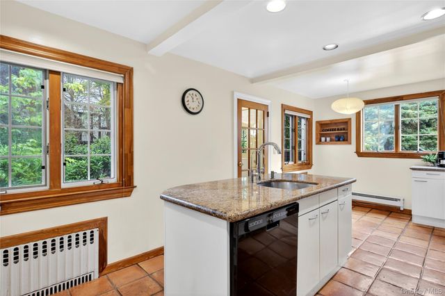 10 Crescent Road, Port Washington, NY 11050
