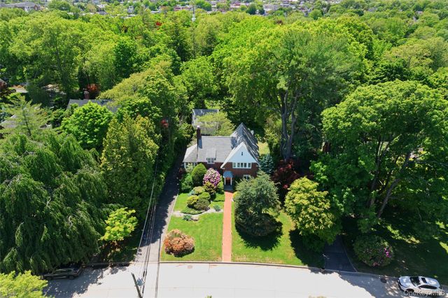 10 Crescent Road, Port Washington, NY 11050