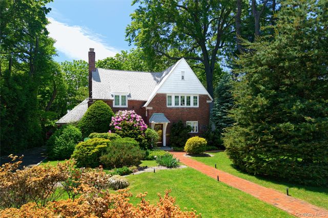 10 Crescent Road, Port Washington, NY 11050