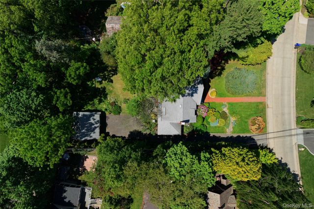 10 Crescent Road, Port Washington, NY 11050