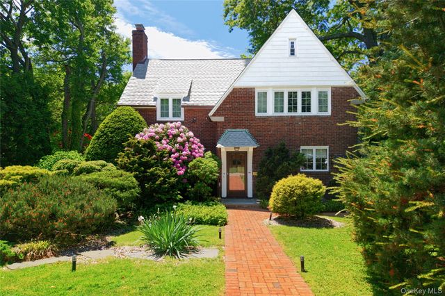 10 Crescent Road, Port Washington, NY 11050