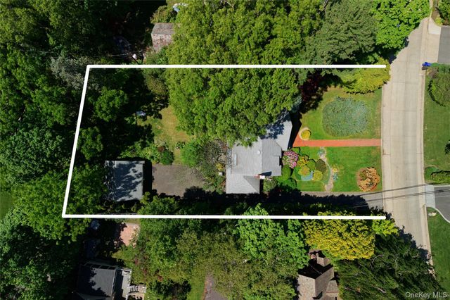 10 Crescent Road, Port Washington, NY 11050