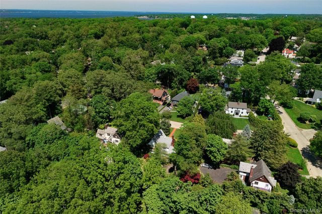 10 Crescent Road, Port Washington, NY 11050