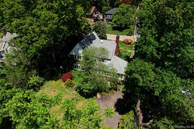 10 Crescent Road, Port Washington, NY 11050