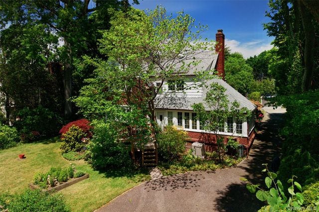 10 Crescent Road, Port Washington, NY 11050