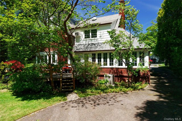 10 Crescent Road, Port Washington, NY 11050