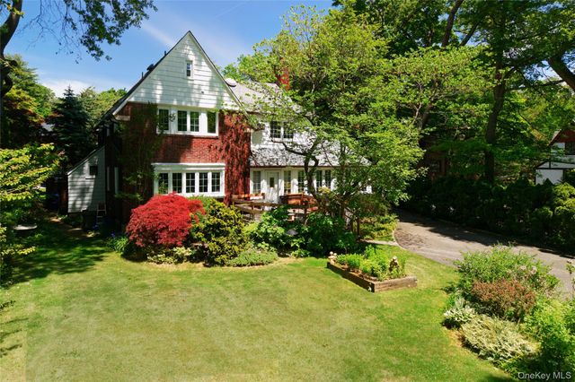 10 Crescent Road, Port Washington, NY 11050