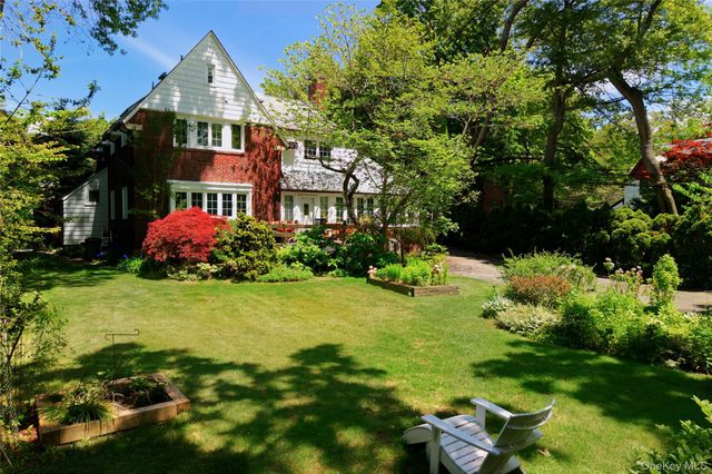 10 Crescent Road, Port Washington, NY 11050