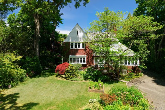 10 Crescent Road, Port Washington, NY 11050