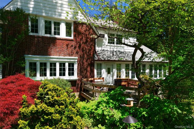 10 Crescent Road, Port Washington, NY 11050