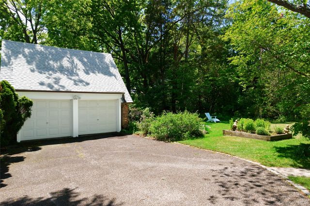 10 Crescent Road, Port Washington, NY 11050