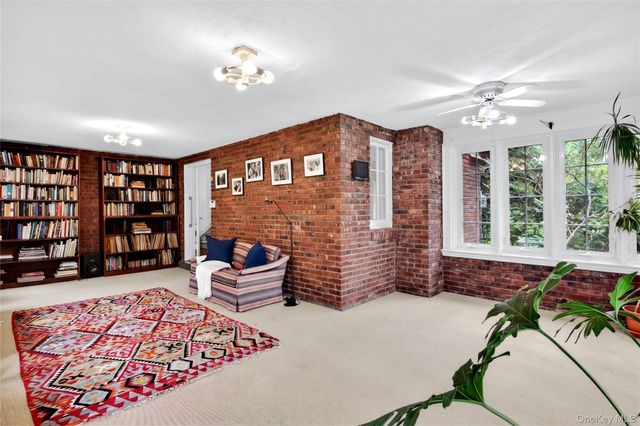 10 Crescent Road, Port Washington, NY 11050