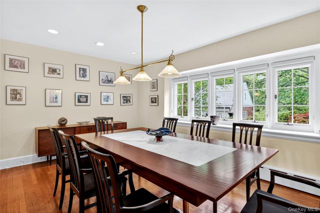 10 Crescent Road, Port Washington, NY 11050