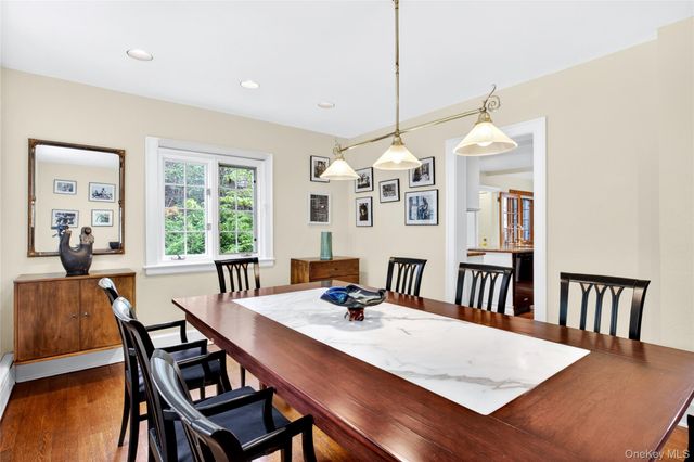 10 Crescent Road, Port Washington, NY 11050