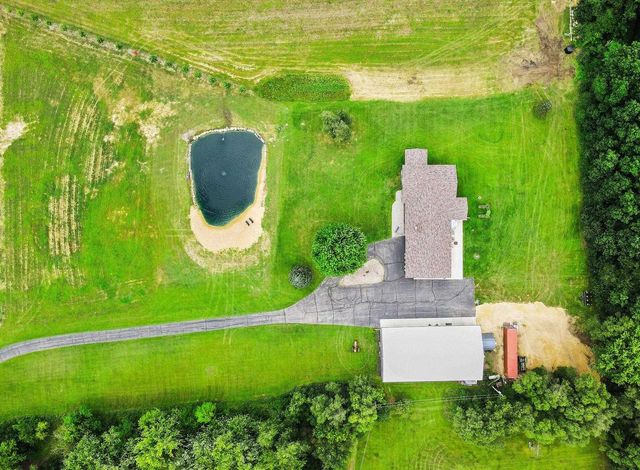 64 Oakland Road, Cambridge, WI 53523