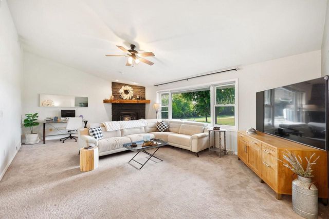 64 Oakland Road, Cambridge, WI 53523