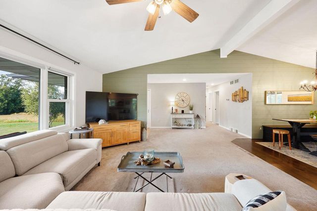 64 Oakland Road, Cambridge, WI 53523