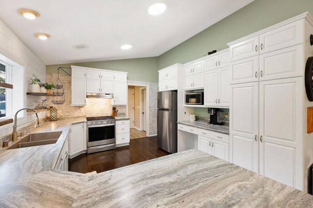 64 Oakland Road, Cambridge, WI 53523